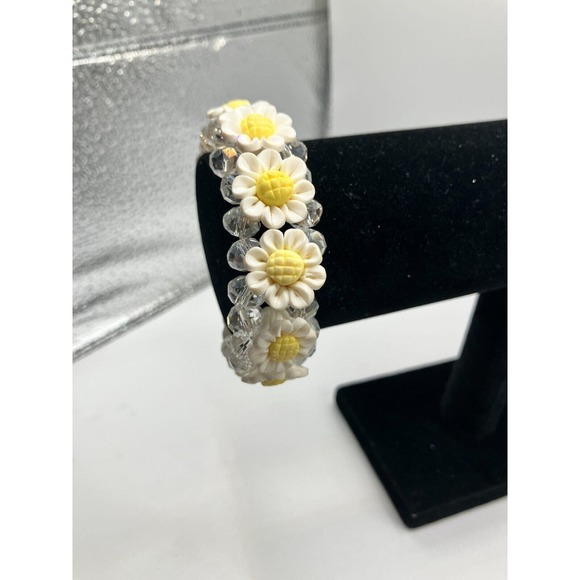 Vintage White Daisy Crystal Stretch 3.5 Inch Length Bracelet! - Picture 5 of 7